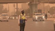 Una tormenta de arena azota el sur de Iraq
